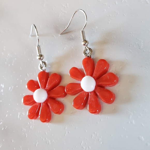 Red Daisy Flower Earrings - Picture 5 of 6